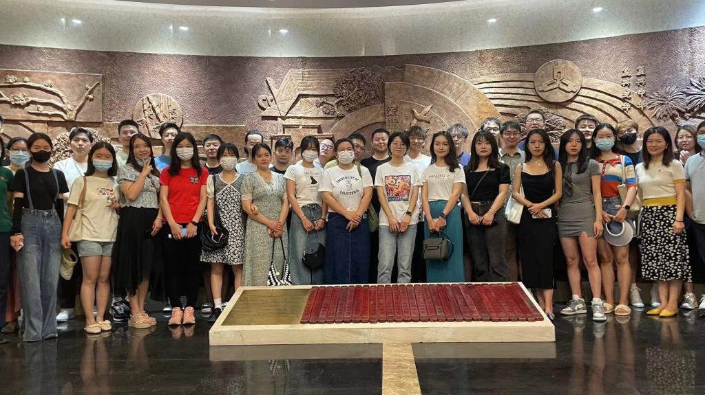 bwin必赢中国官网教工第一党支部联合MBA党支部开展“知校史明校情  以实践促新知”主题研学活动