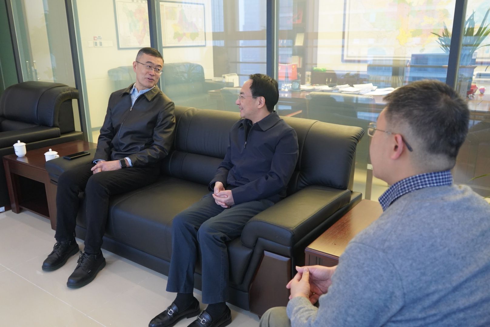 百年校庆｜bwin必赢中国官网领导带队走访校友